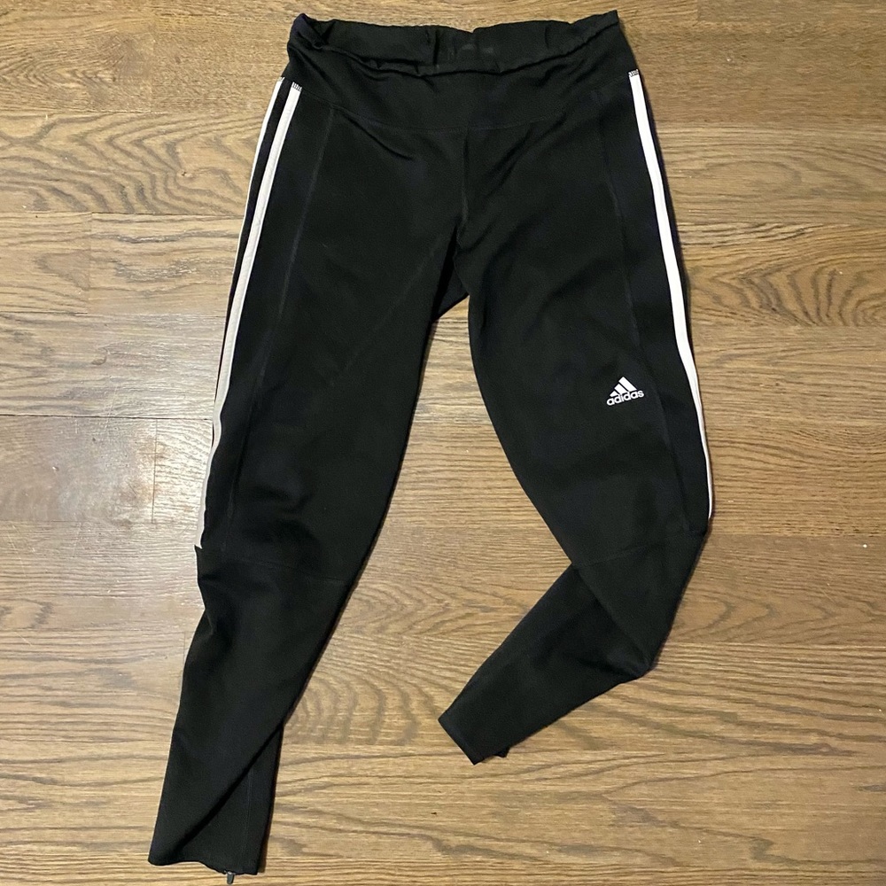 Adidas 3/4” leggings (Size Medium)